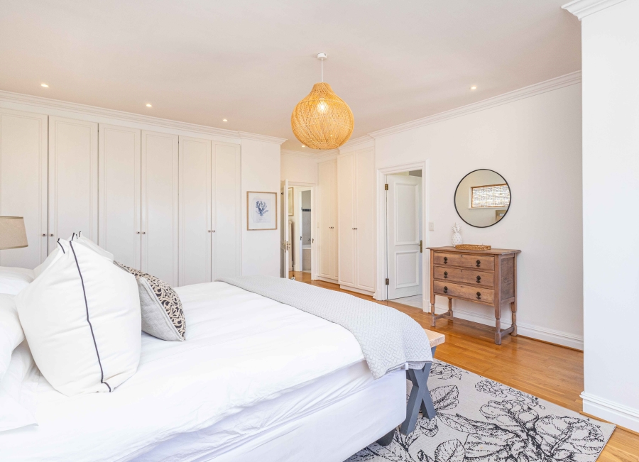 3 Bedroom Property for Sale in Sea Point Western Cape